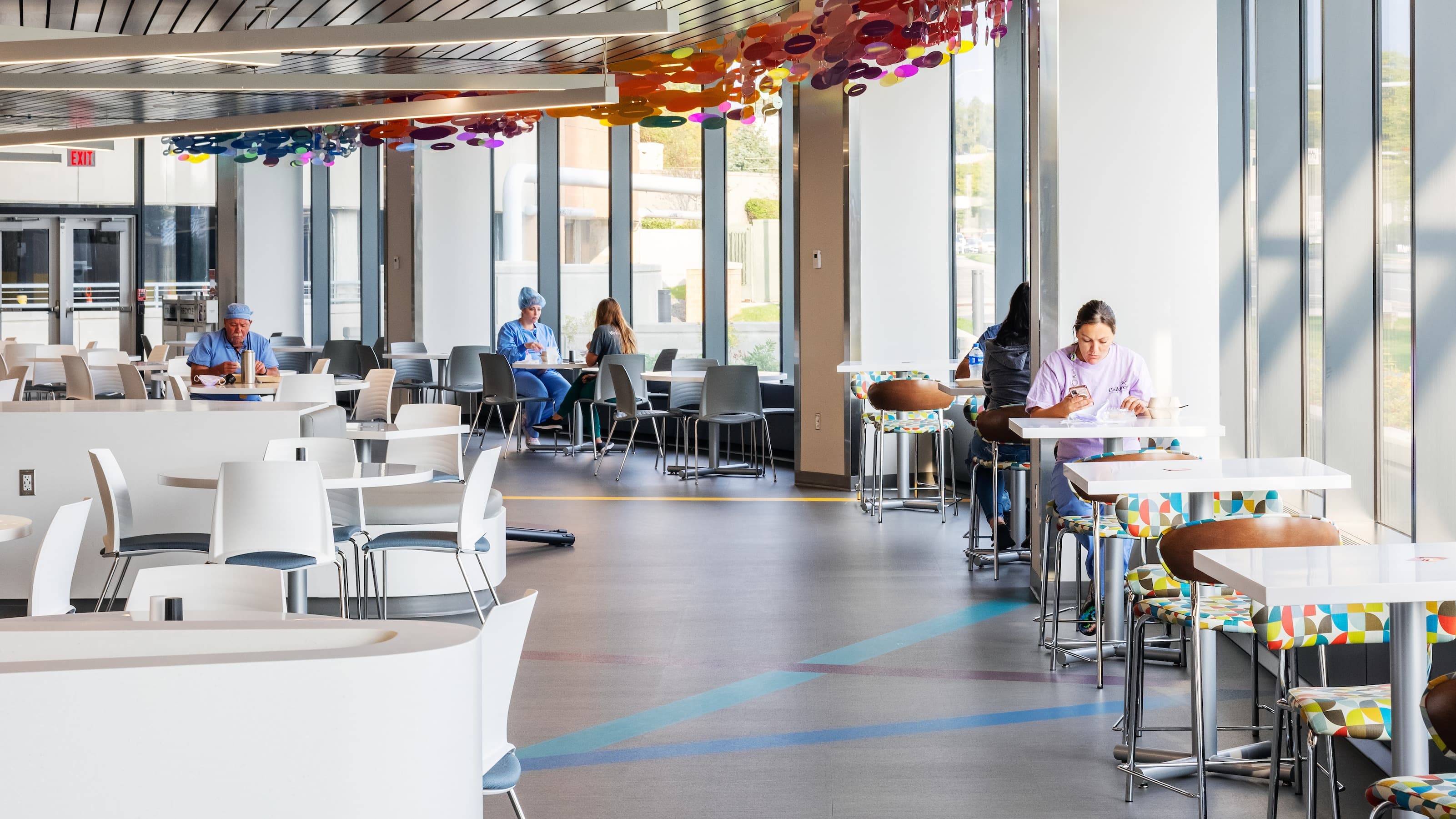 Enjoy a variety of dining options at Children's, featuring a cafeteria offering nutritious meals, convenient in-room dining services, relaxing coffee shops perfect for a break, and well-stocked vending machines to satisfy cravings at any time.